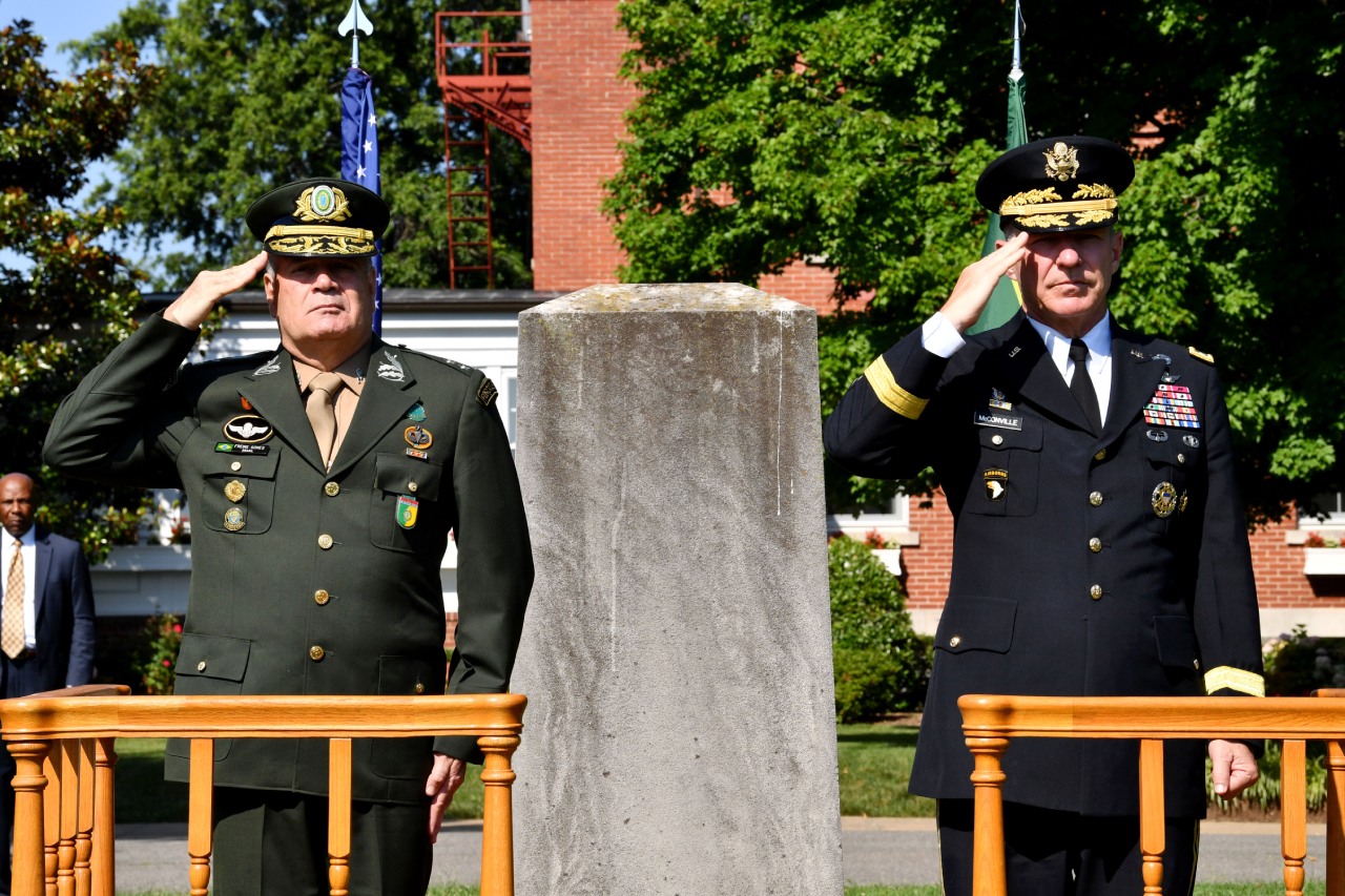 Comandante do Exército Brasileiro realiza visita oficial aos Estados Unidos  - Diplomacia Business